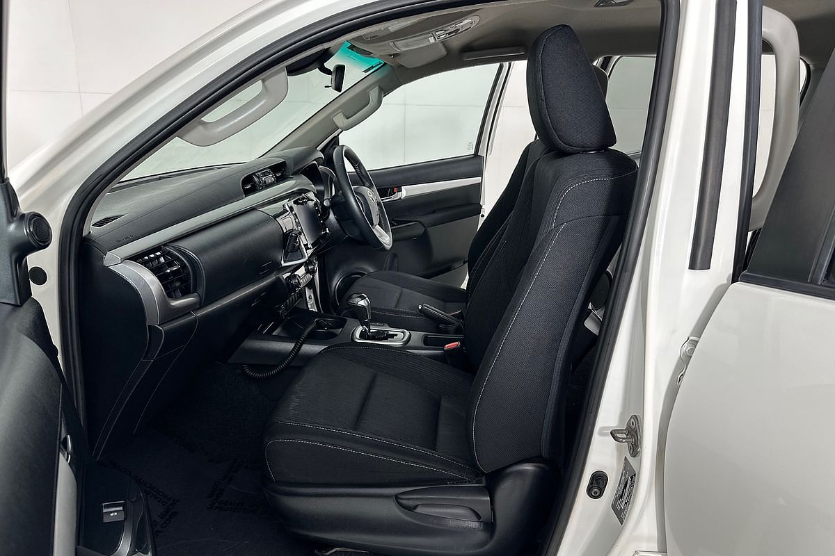 2021 Toyota HILUX SR5 (4x4) GUN126R 4X4