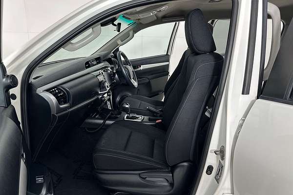 2021 Toyota HILUX SR5 (4x4) GUN126R 4X4