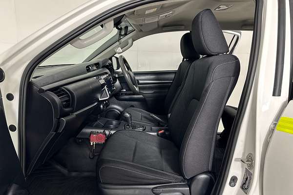 2021 Toyota HILUX SR (4x4) GUN126R FACELIFT 4X4