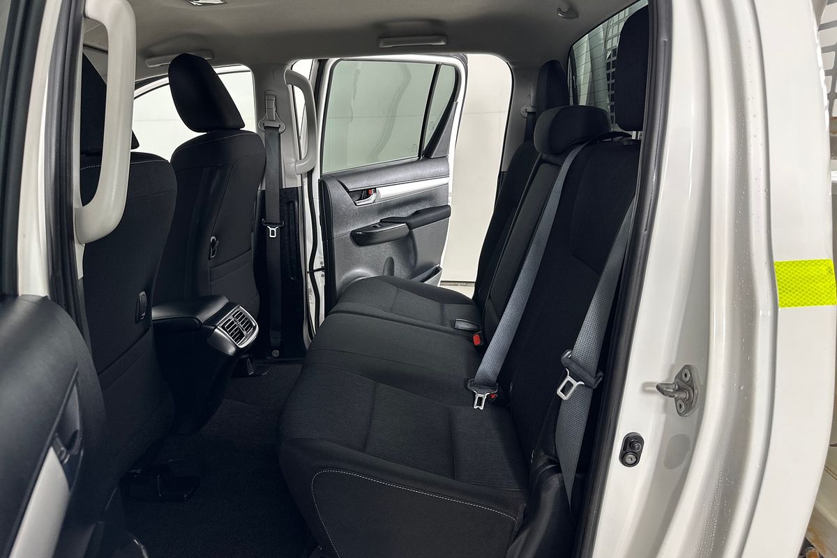 2021 Toyota HILUX SR5 (4x4) GUN126R FACELIFT 4X4