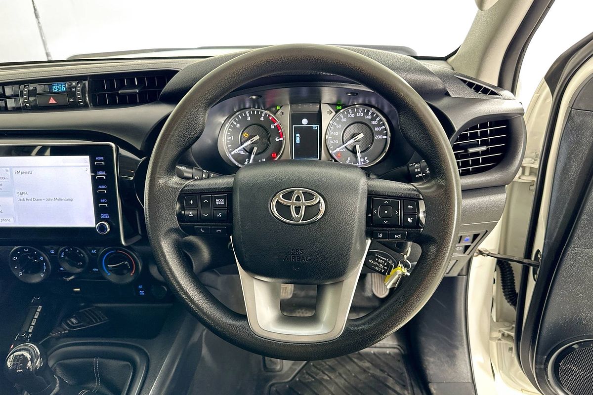 2020 Toyota HILUX SR (4x4) GUN126R FACELIFT 4X4