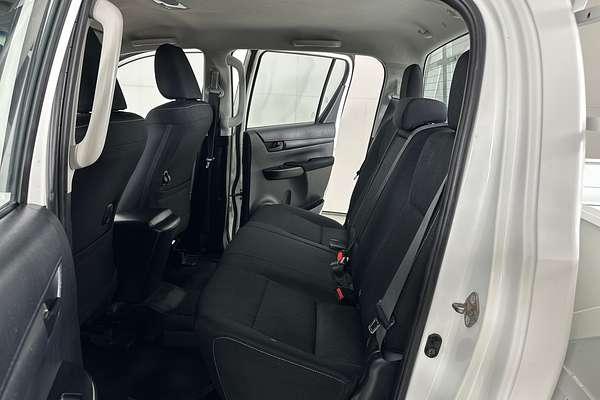 2020 Toyota HILUX SR (4x4) GUN126R FACELIFT 4X4