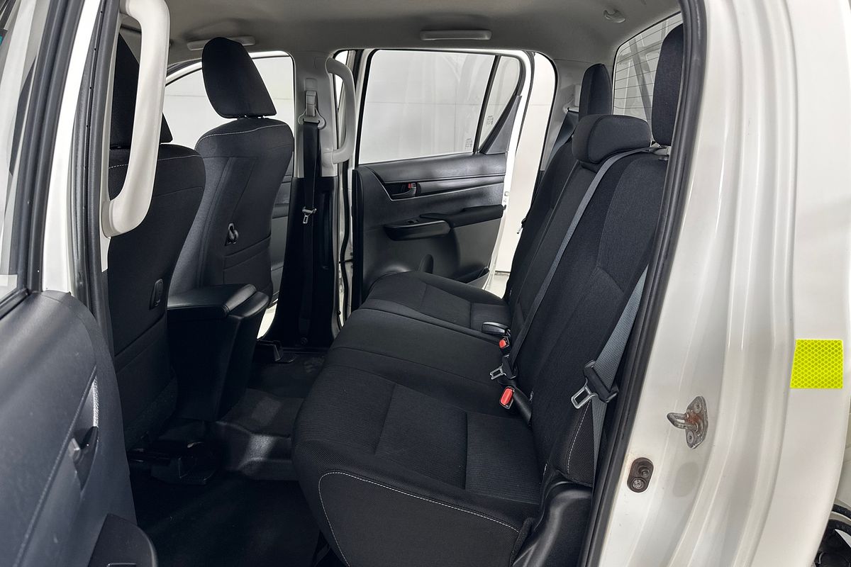 2020 Toyota HILUX SR (4x4) GUN126R FACELIFT 4X4