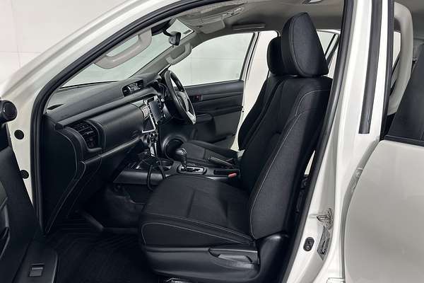 2020 Toyota HILUX SR (4x4) GUN126R FACELIFT 4X4