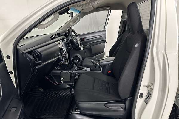 2021 Toyota HILUX SR (4x4) GUN126R FACELIFT 4X4