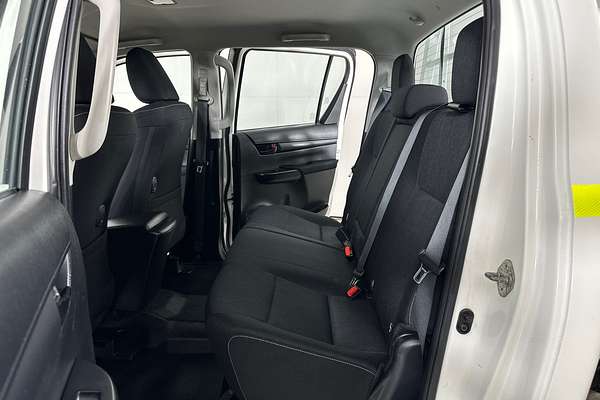 2020 Toyota HILUX SR (4x4) GUN126R FACELIFT 4X4