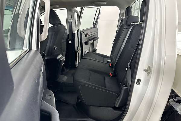 2020 Toyota HILUX SR (4x4) GUN126R FACELIFT 4X4