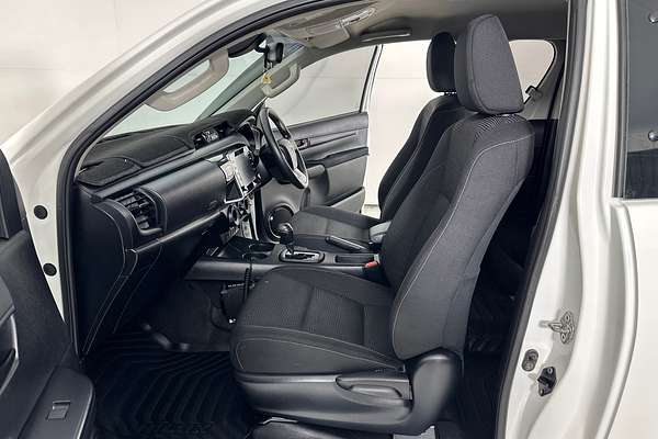 2022 Toyota Hilux SR (4x4) GUN126R 4X4