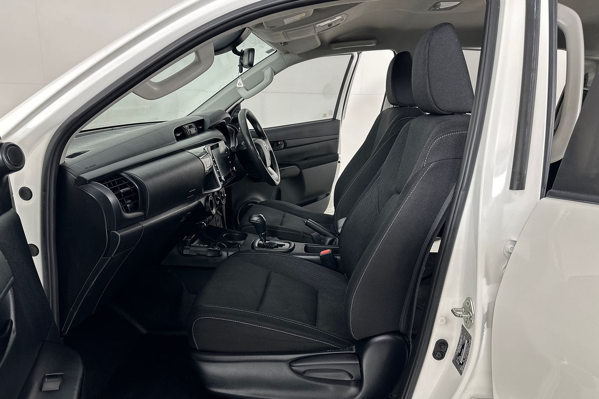 2020 Toyota HILUX SR (4x4) GUN126R FACELIFT 4X4