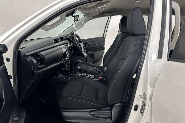 2020 Toyota HILUX SR (4x4) GUN126R FACELIFT 4X4