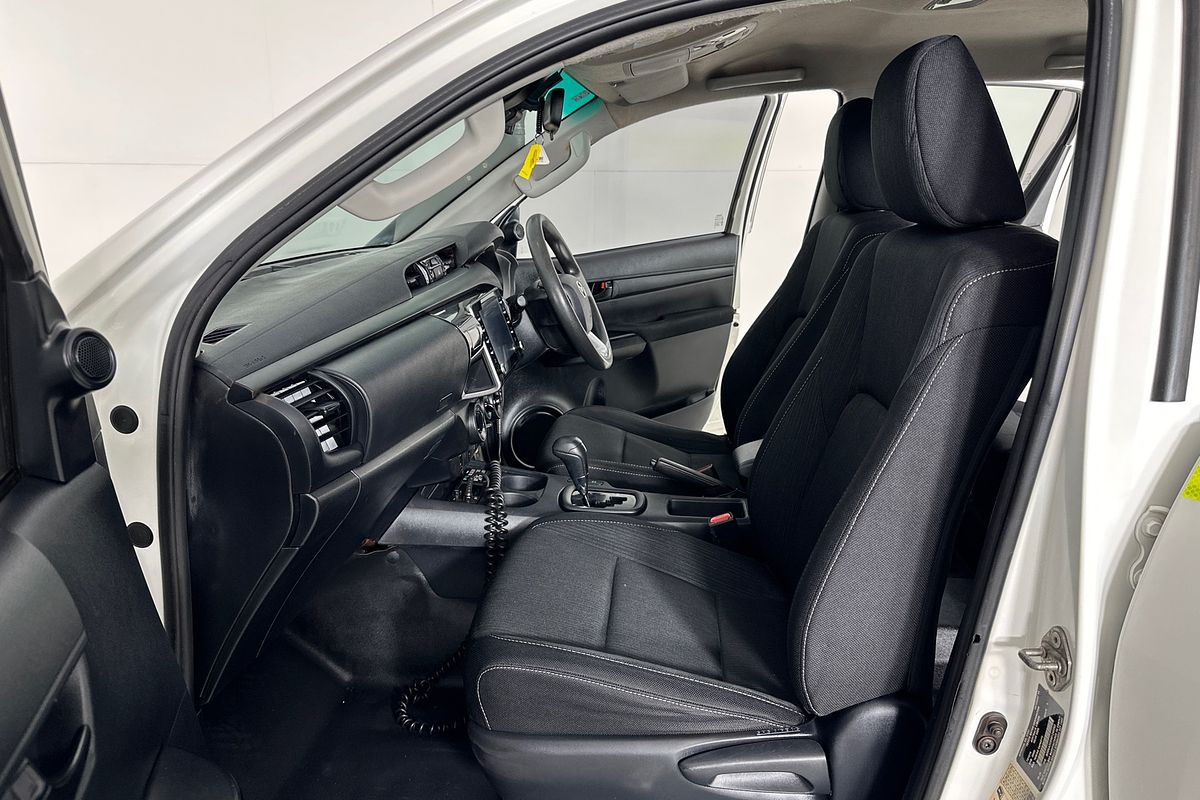2020 Toyota HILUX SR (4x4) GUN126R FACELIFT 4X4