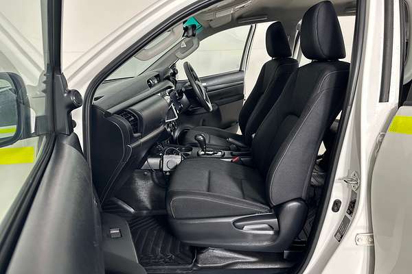 2024 Toyota HILUX SR (4x4) GUN126R 4X4