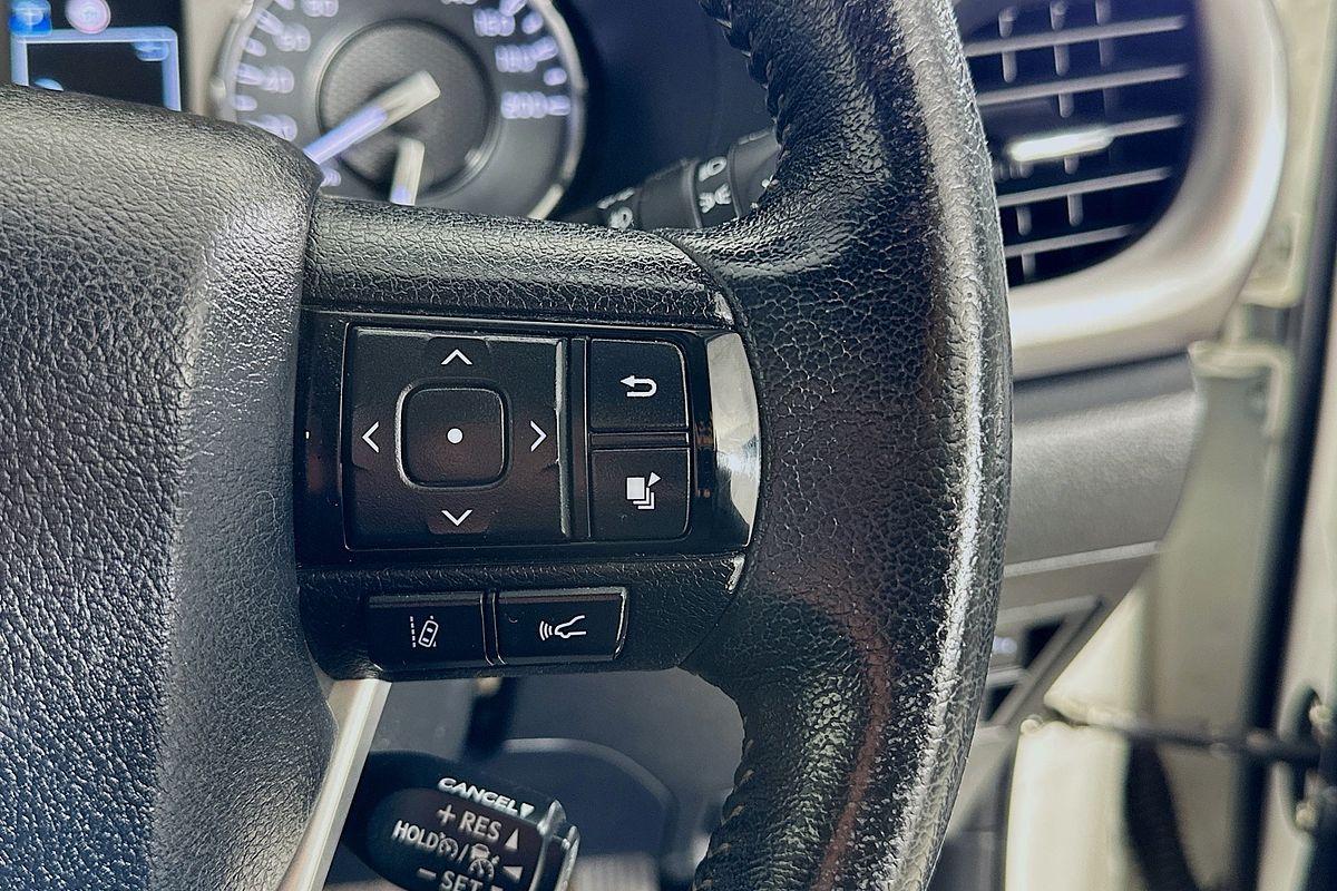 2020 Toyota HILUX SR5 (4x4) GUN126R FACELIFT 4X4