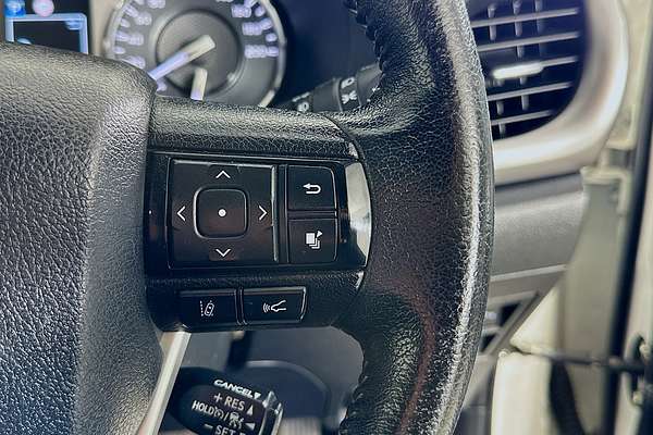 2020 Toyota HILUX SR5 (4x4) GUN126R FACELIFT 4X4