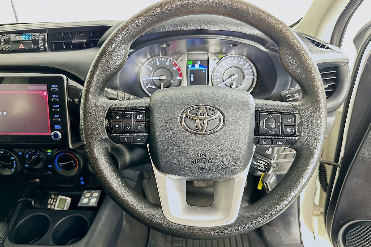 2020 Toyota Hilux SR (4x4) GUN126R FACELIFT 4X4