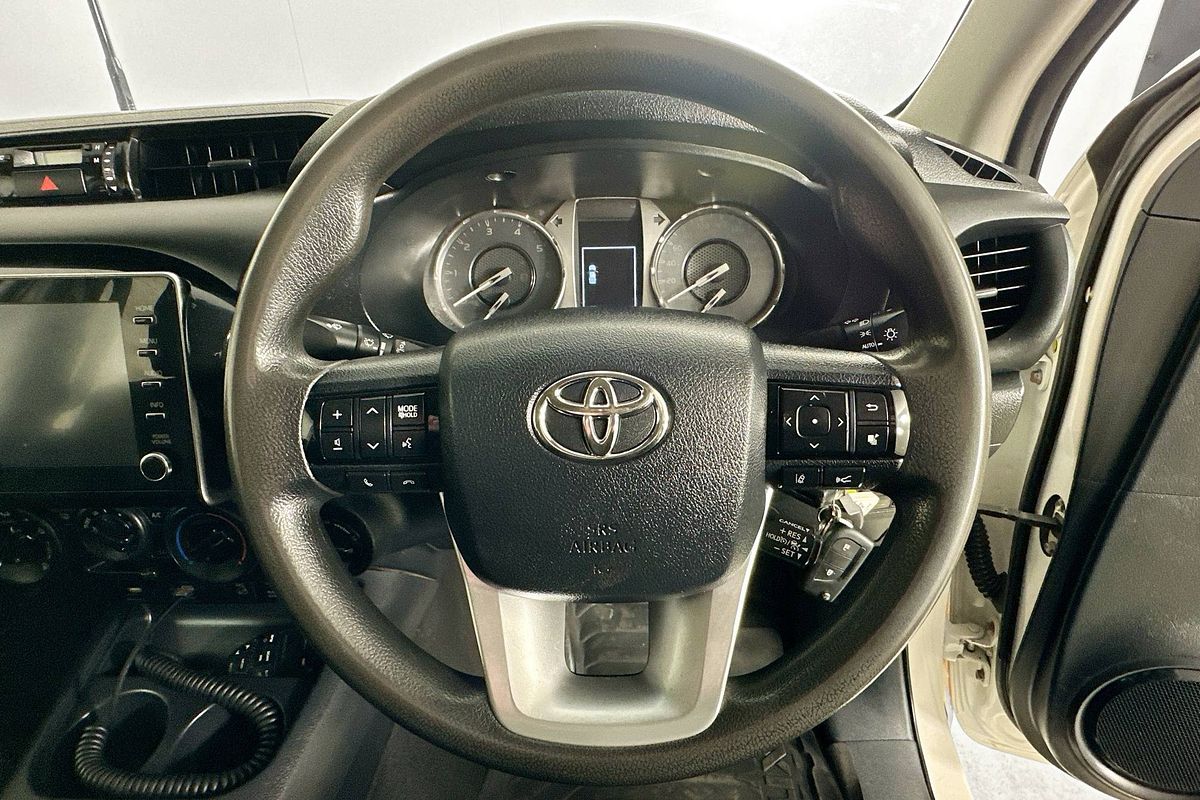 2020 Toyota HILUX SR (4x4) GUN126R FACELIFT 4X4