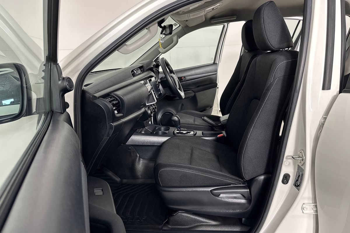 2020 Toyota HILUX SR (4x4) GUN126R FACELIFT 4X4