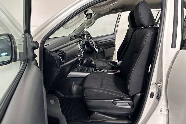 2020 Toyota HILUX SR (4x4) GUN126R FACELIFT 4X4