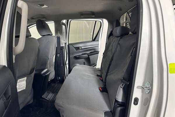 2023 Toyota HILUX SR (4x4) STEEL WHEELS GUN126R 4X4