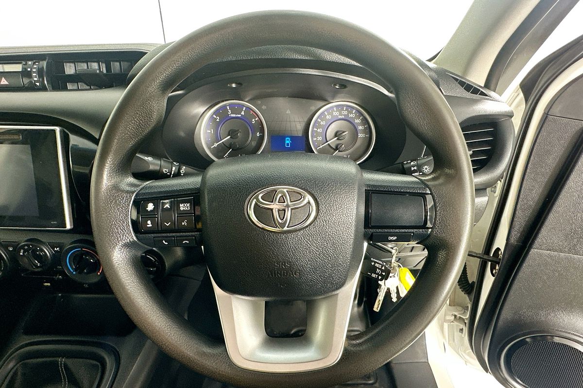 2017 Toyota HILUX SR (4x4) GUN126R 4X4