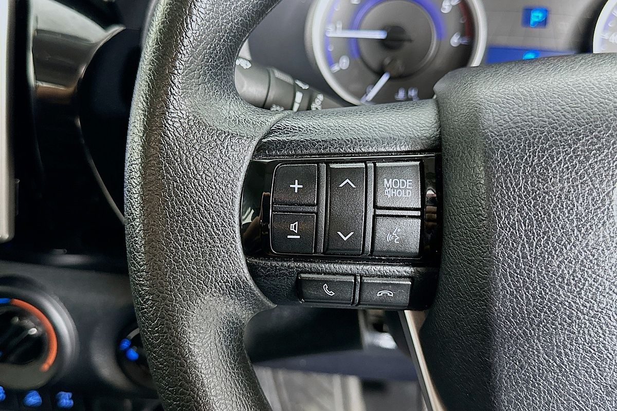 2017 Toyota HILUX SR (4x4) GUN126R 4X4