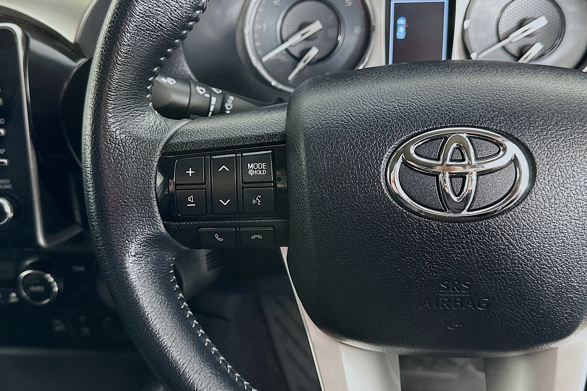 2020 Toyota HILUX SR5 (4x4) GUN126R FACELIFT 4X4