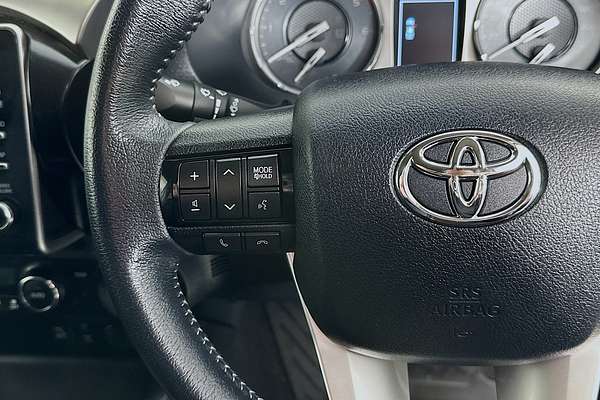 2020 Toyota HILUX SR5 (4x4) GUN126R FACELIFT 4X4