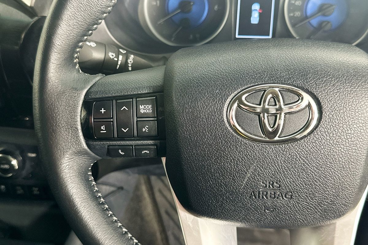 2017 Toyota HILUX SR5 (4x4) GUN126R 4X4