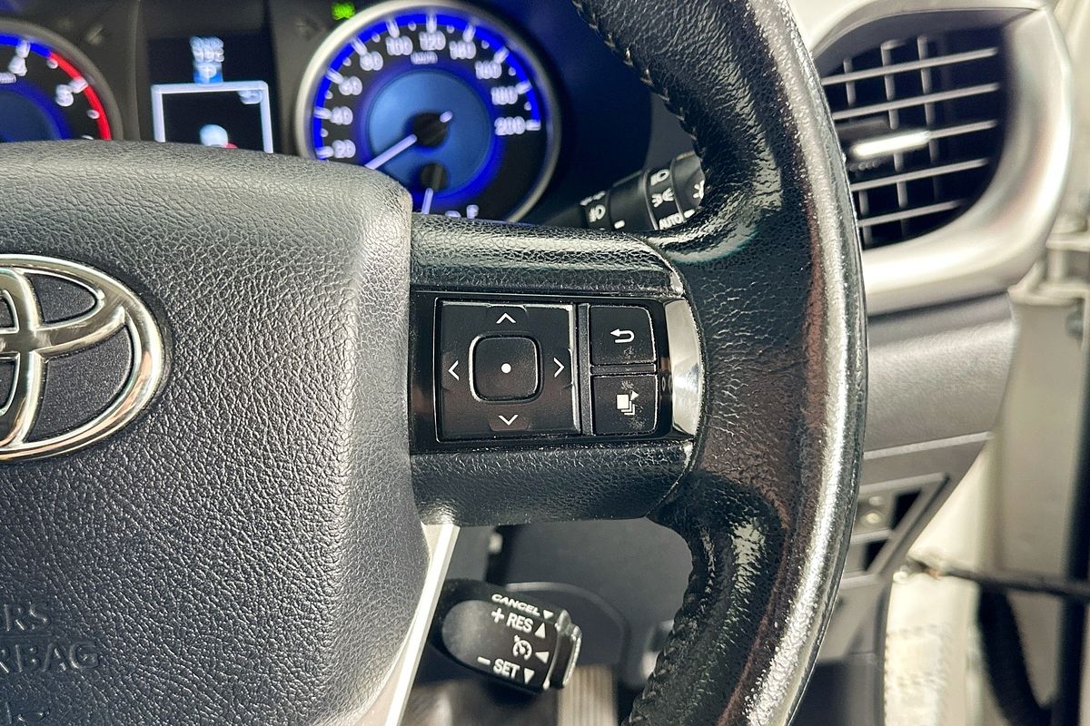 2015 Toyota HILUX SR5 (4x4) GUN126R 4X4