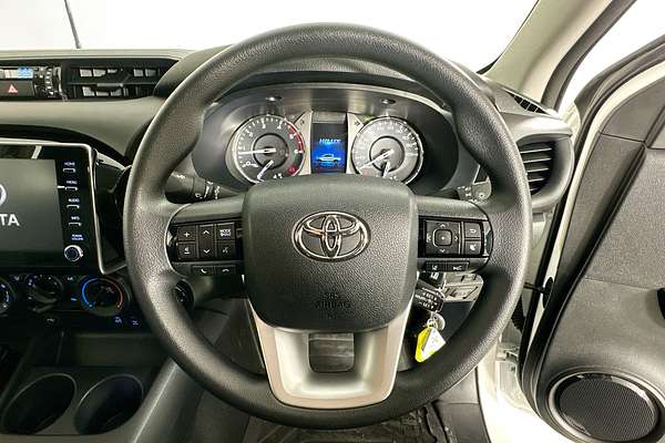 2025 Toyota HILUX SR (4x4) STEEL WHEELS GUN126R RC 4X4