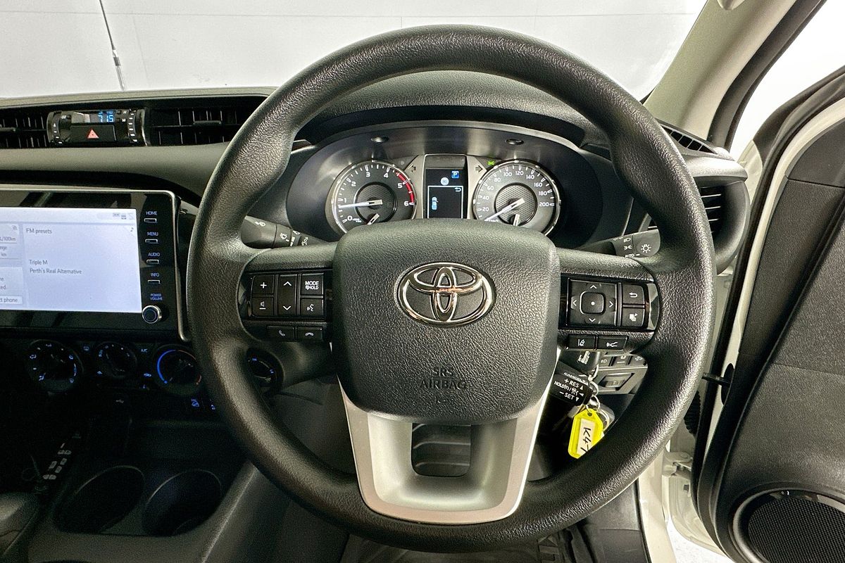 2025 Toyota HILUX SR (4x4) STEEL WHEELS GUN126R RC 4X4