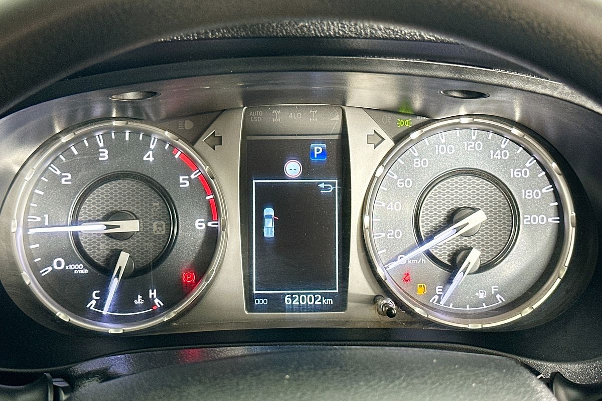 2022 Toyota HILUX SR (4x4) STEEL WHEELS GUN126R 4X4