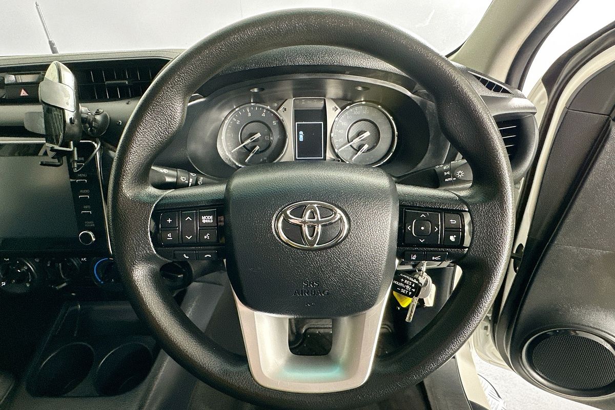 2020 Toyota HILUX SR (4x4) GUN126R FACELIFT 4X4