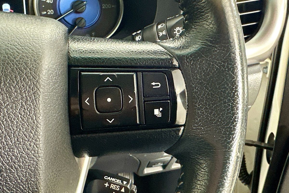 2017 Toyota HILUX SR5 (4x4) GUN126R 4X4