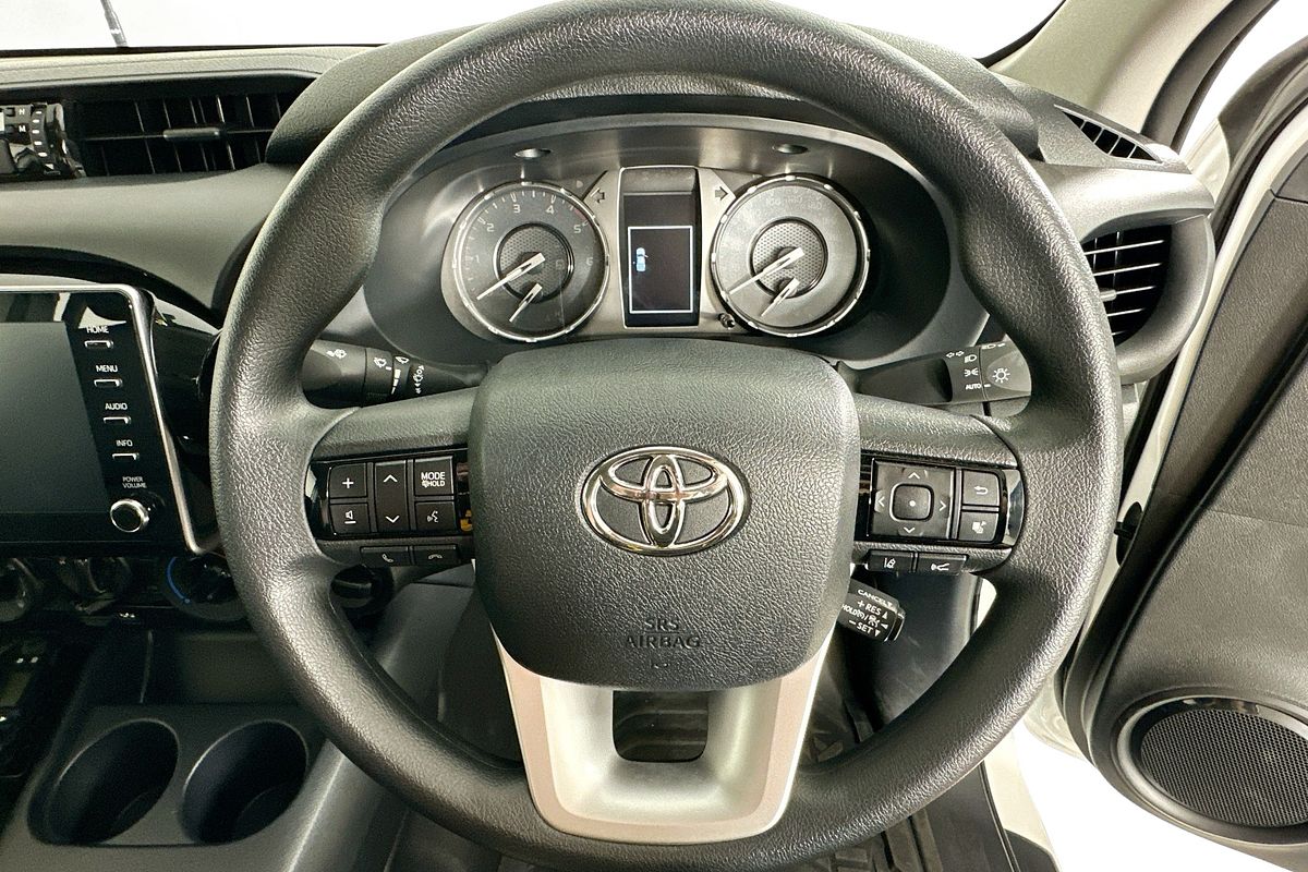 2025 Toyota HILUX SR (4x4) STEEL WHEELS GUN126R RC 4X4