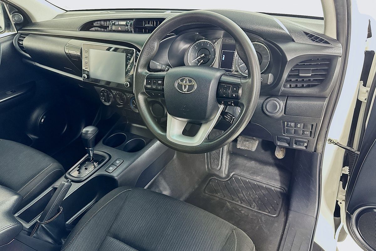 2021 Toyota HILUX SR (4x4) GUN126R FACELIFT 4X4