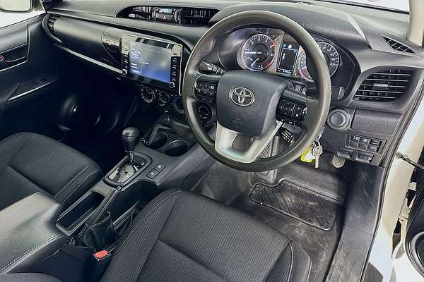 2021 Toyota HILUX SR (4x4) GUN126R FACELIFT 4X4