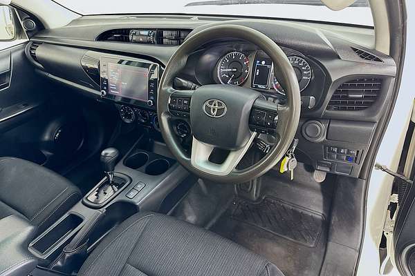 2020 Toyota HILUX SR (4x4) GUN126R FACELIFT 4X4