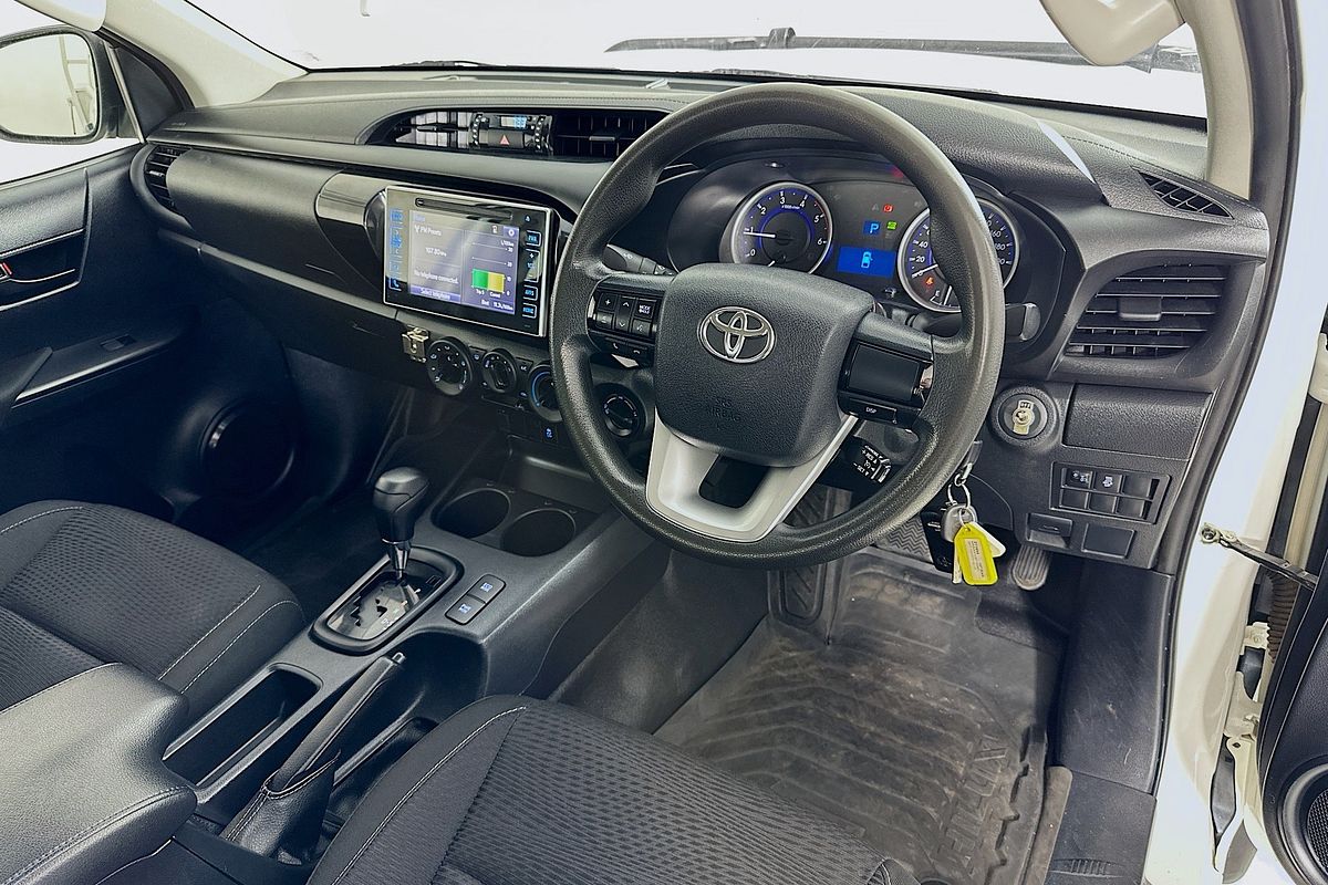 2017 Toyota HILUX SR GUN126R 4X4