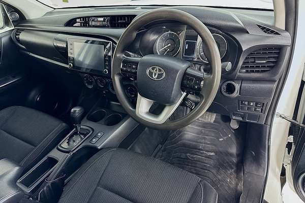 2020 Toyota HILUX SR (4x4) GUN126R FACELIFT 4X4
