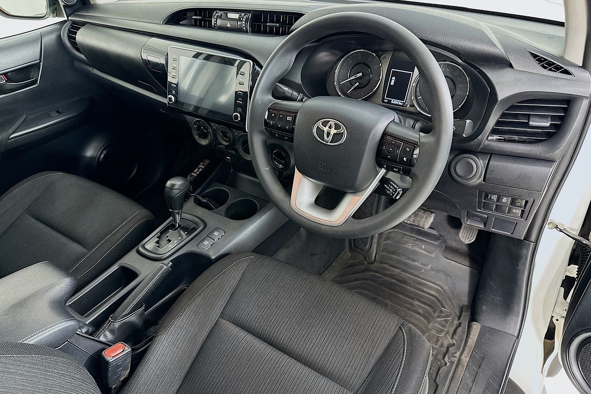 2021 Toyota HILUX SR (4x4) GUN126R FACELIFT 4X4