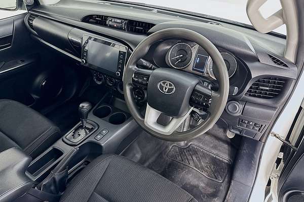2020 Toyota HILUX SR (4x4) GUN126R FACELIFT 4X4