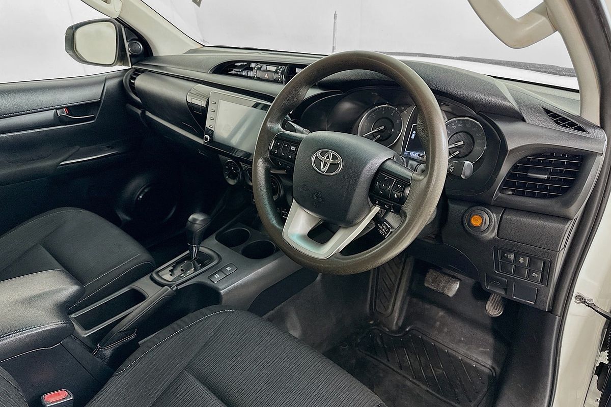 2021 Toyota HILUX SR (4x4) GUN126R FACELIFT 4X4