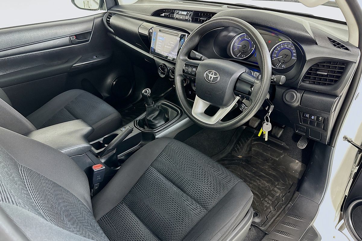 2016 Toyota HILUX SR (4x4) GUN126R 4X4