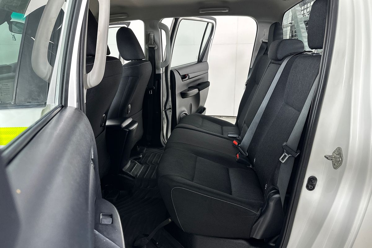 2021 Toyota HILUX SR (4x4) GUN126R FACELIFT 4X4