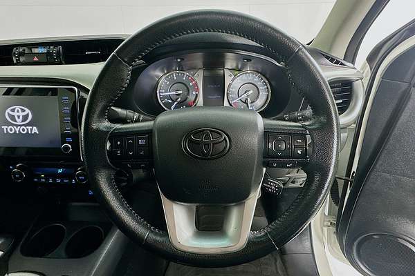 2020 Toyota HILUX SR5 (4x4) GUN126R FACELIFT 4X4