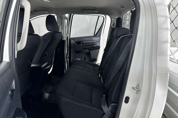 2020 Toyota HILUX SR (4x4) GUN126R FACELIFT 4X4