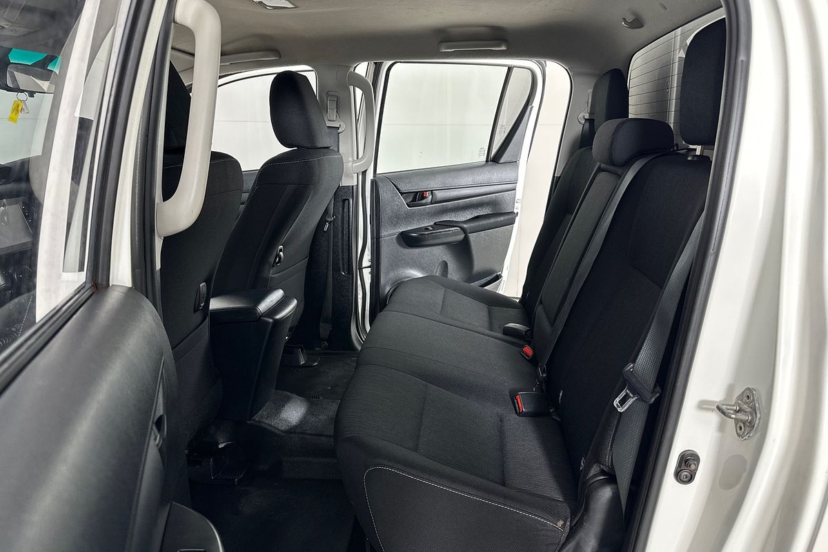 2020 Toyota HILUX SR (4x4) GUN126R FACELIFT 4X4