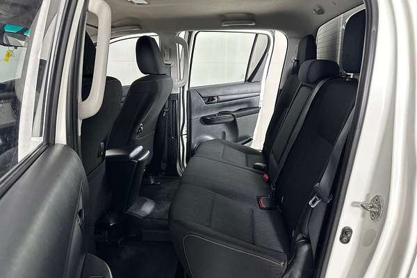 2020 Toyota HILUX SR (4x4) GUN126R FACELIFT 4X4