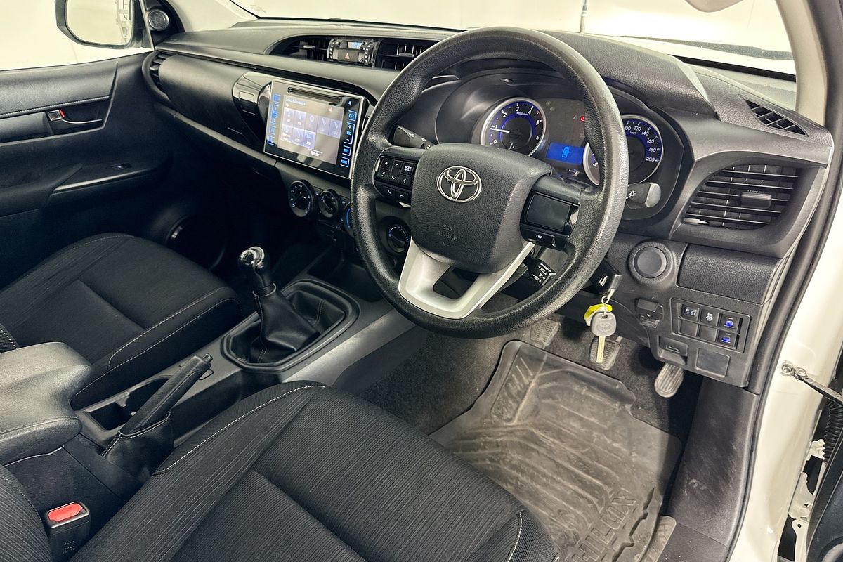 2018 Toyota HILUX SR (4x4) GUN126R MY17 4X4
